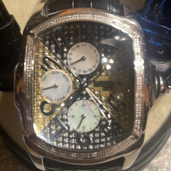 Techno com. By kc genuine diamond watch with stainless steel water resistant - Picture 3 of 3